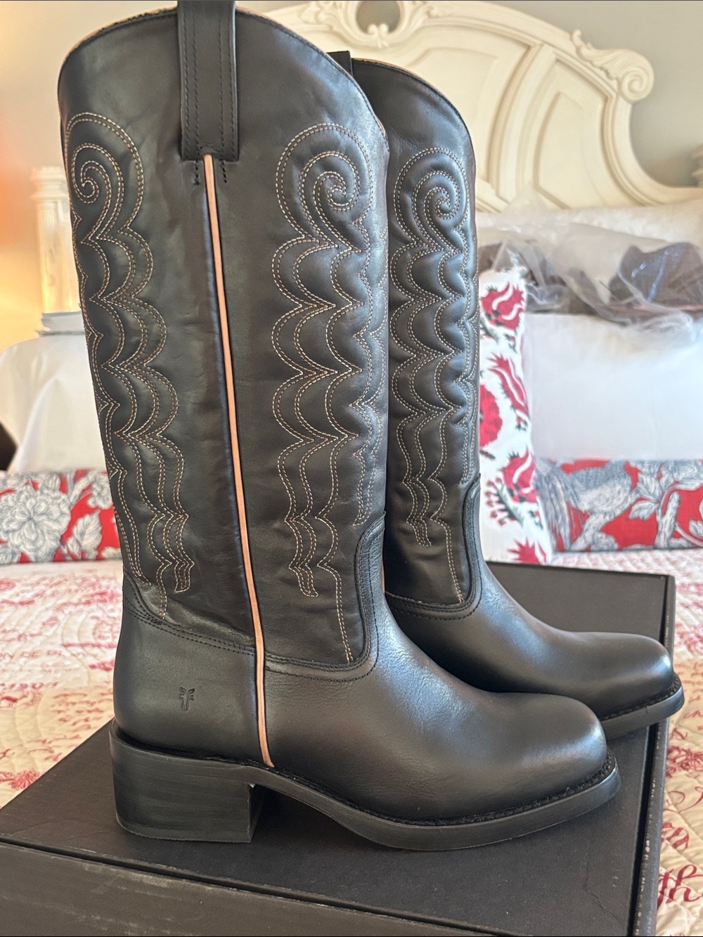 NWT Women’s Frye Black Leather Campus Deco Stitch Boots with Tan Piping SZ 10